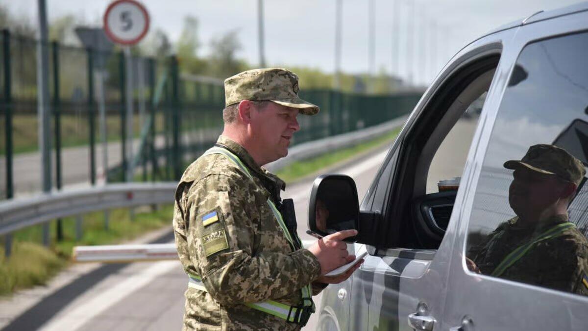 Чи можуть вас не випустити за кордон ,якщо родич-ухилянт