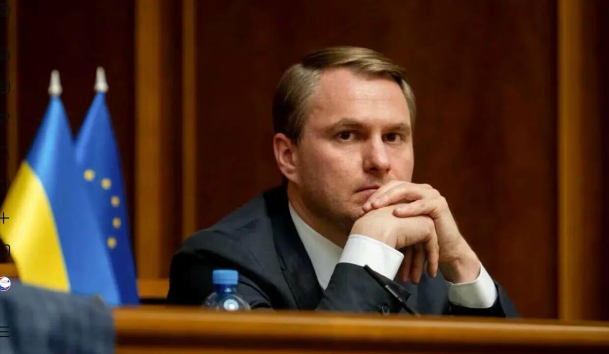  Рада 317 голосами звільнила Генпрокурора Руслана Кравченка . Відставка на тлі спецоперації «Карфаген»