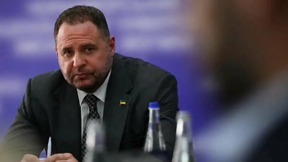  ВАКС продовжив термін дії обов'язків для Андрія Єрмака . Суд залишив обмеження, але без браслета