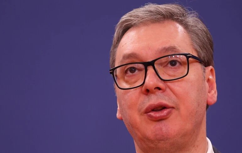 З посади президента Сербії Вучич пішов у відставку
