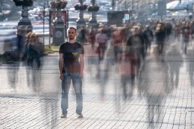 Як війна формує покоління молодих українців . Виїхали дітьми, дорослішають за кордоном
