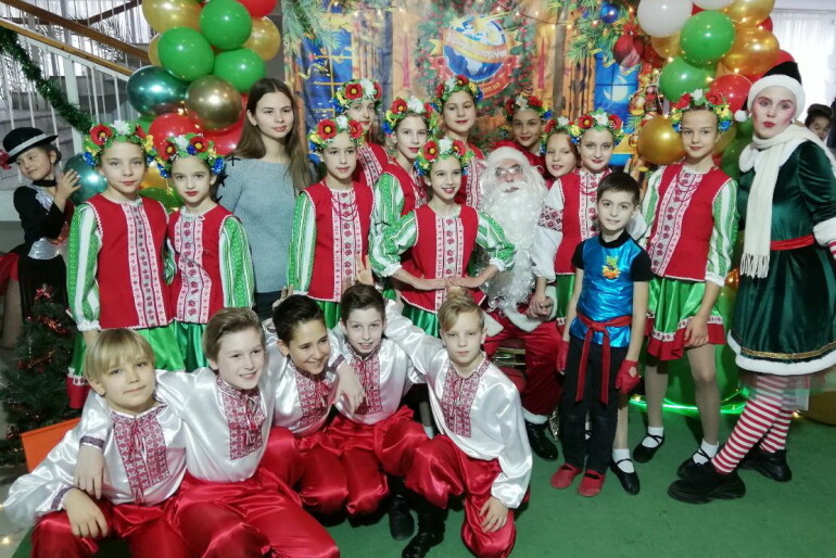 Юним токмачанам з «БраVо» жюрі і глядачі фестивалю в Дніпрі скандували: «Браво!» 