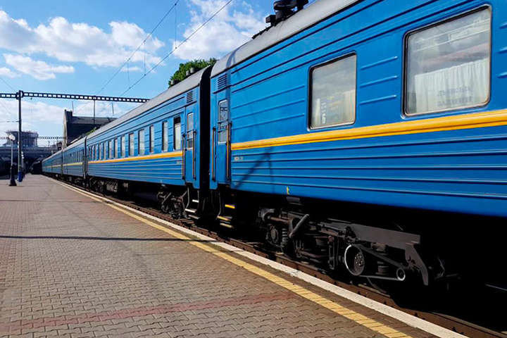 У поїзді “Київ - Бердянськ” на літню жінку впала верхня полиця