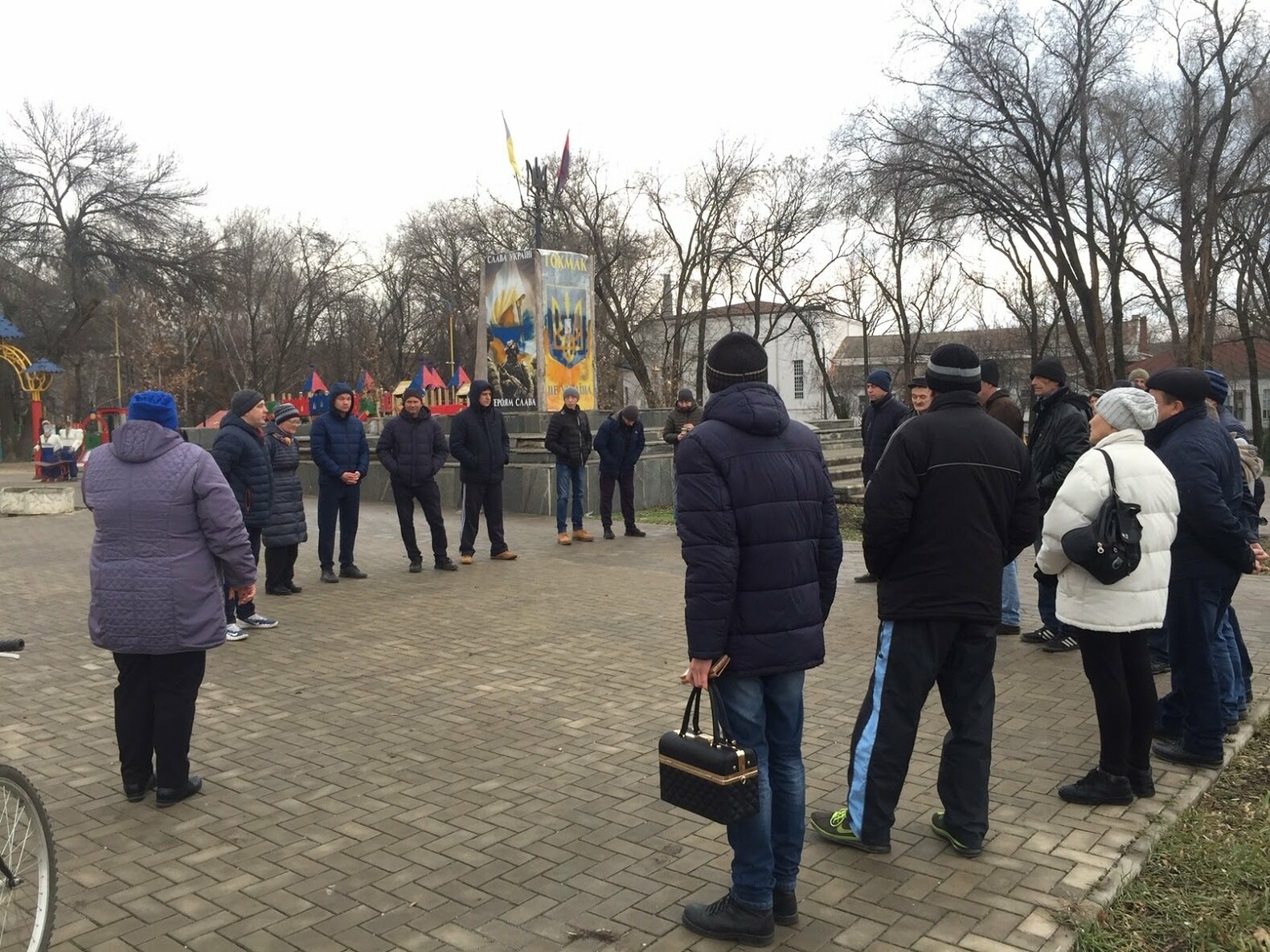 Вчера в Токмаке прошел митинг под лозунгом «Нет – капитуляции!»