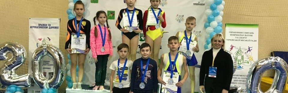 Юные акробаты из Токмака приняли участие в открытом чемпионате города Харькова