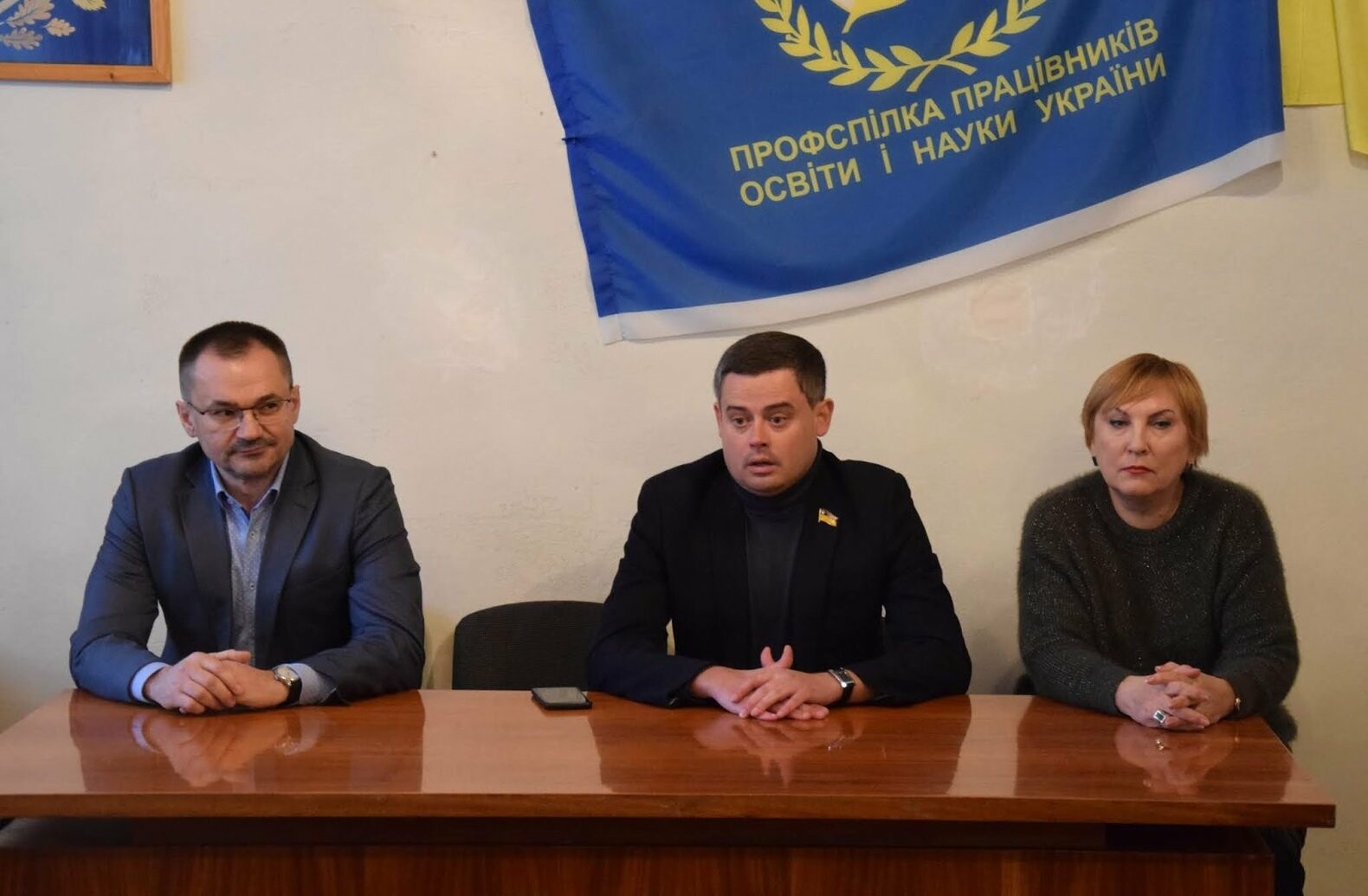 Керівики Токмака і району та нардеп зустрілися з освітянами 