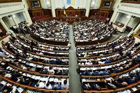 Сім проектів законів про скасування закону про продаж землі зареєстрували у ВР