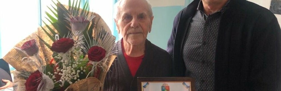 Міський голова Токмака привітав ювіляра з 90-річчям Міський голова Токмака привітав ювіляра з 90-річчям