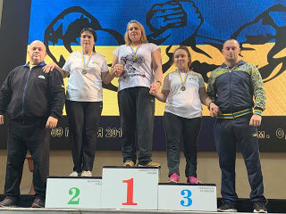 Токмачанка Наталья Стрельцова обладатель Кубка Украины по армрестлингу 