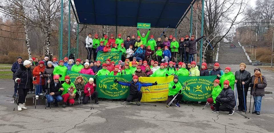 В Токмаке формируется группа желающих заняться скандинавской ходьбой