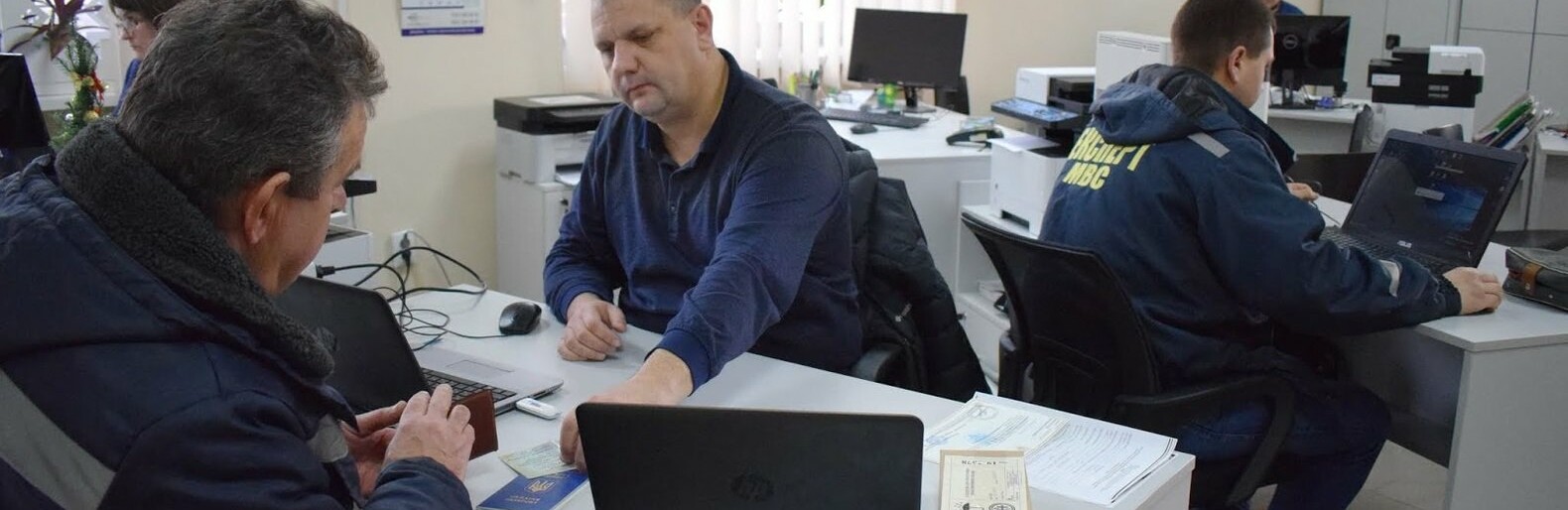 Сегодня в Токмаке работал мобильный сервисный центр МВД