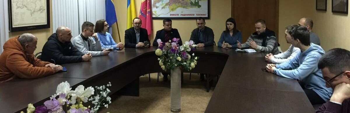 У Токмацькій міськраді пройшла зустріч з народним депутатом Павлом... У Токмацькій міськраді пройшла зустріч з народним депутатом Павлом Мельником