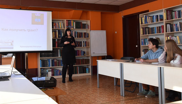 Члени Молодіжної ради Токмака вчились процесам одержання грантів