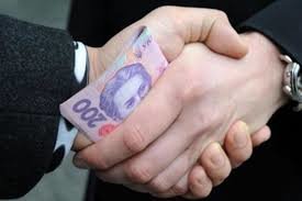 За пропозицію хабаря поліцейському жителю Полог загрожує 4 роки за гратами