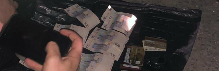 ДБР затримало прикордонника за хабар